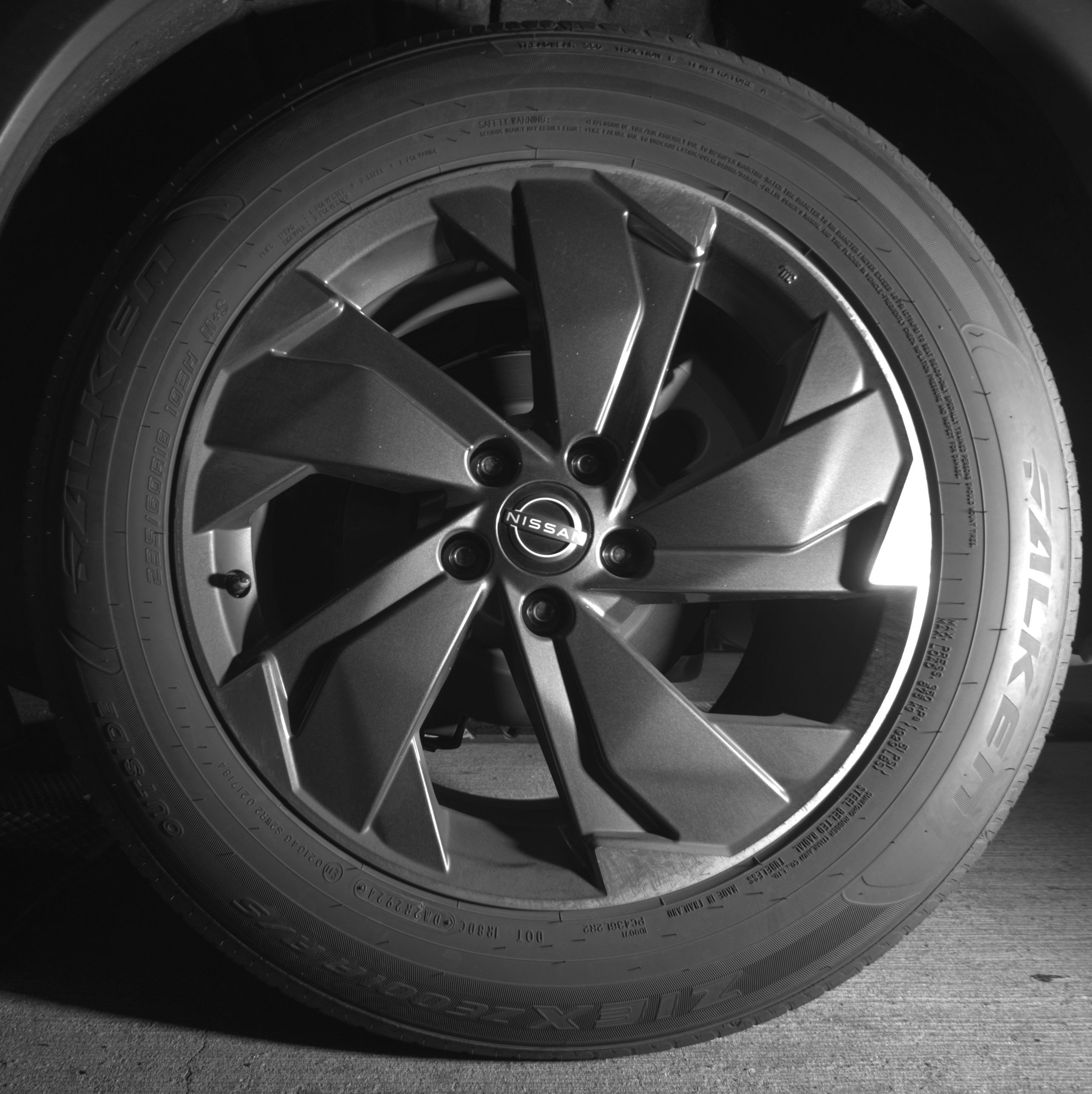 Used 2025 Nissan Rogue SV image 14