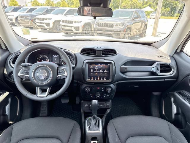 Used 2023 Jeep Renegade Latitude AWD/4WD image 12