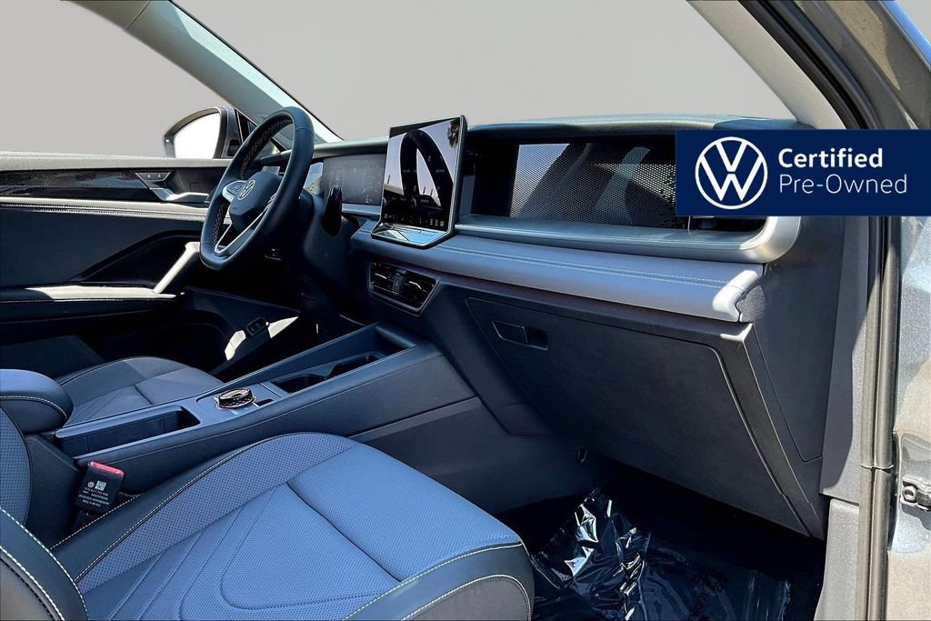 Used 2025 Volkswagen Tiguan SE FWD image 28