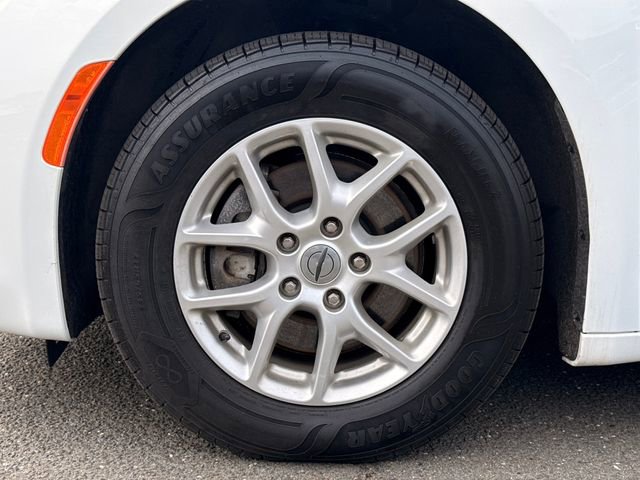 Used 2022 Chrysler Voyager LX FWD image 10
