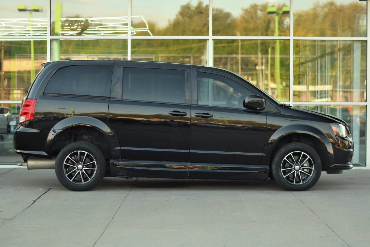 Used 2019 Dodge Grand Caravan SE image 10