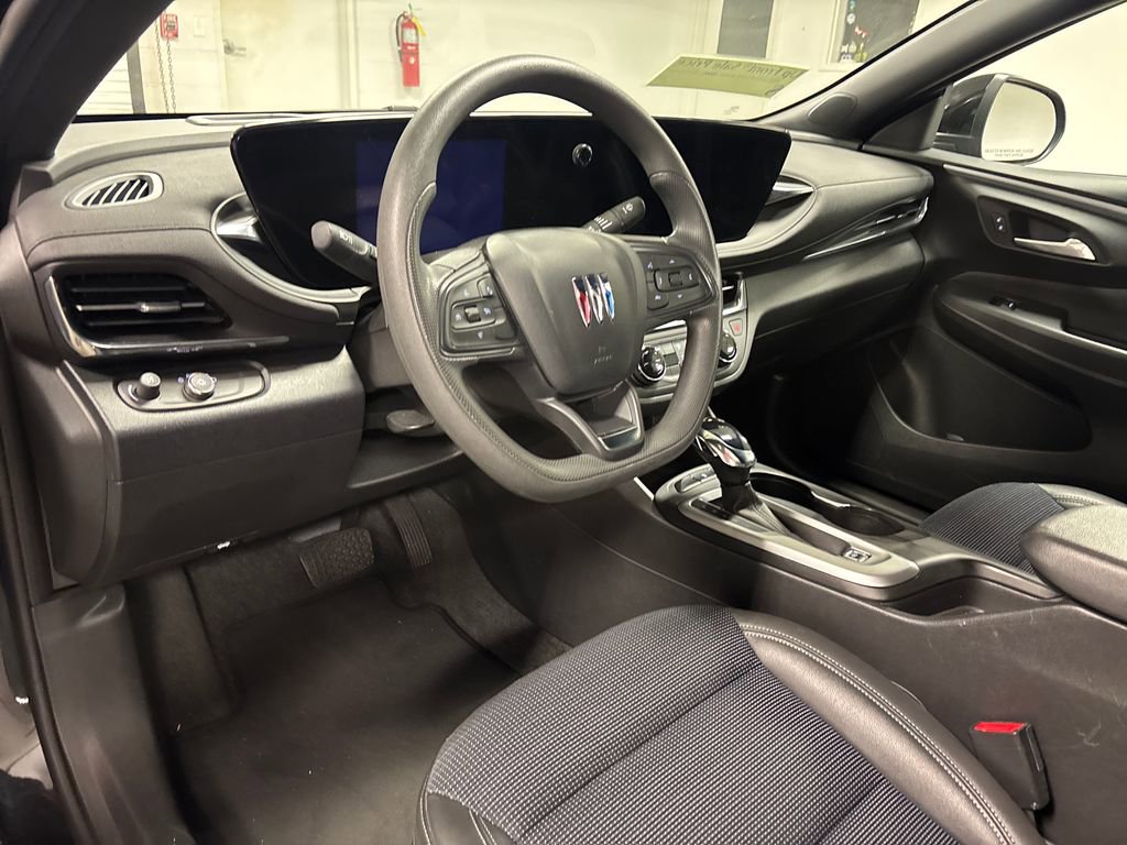 Used 2025 Buick Envista Preferred FWD image 25