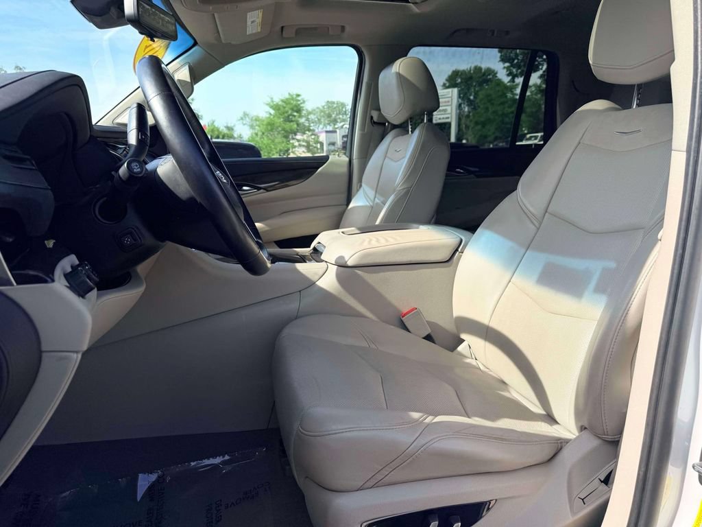 Used 2018 Cadillac Escalade Luxury AWD/4WD image 17