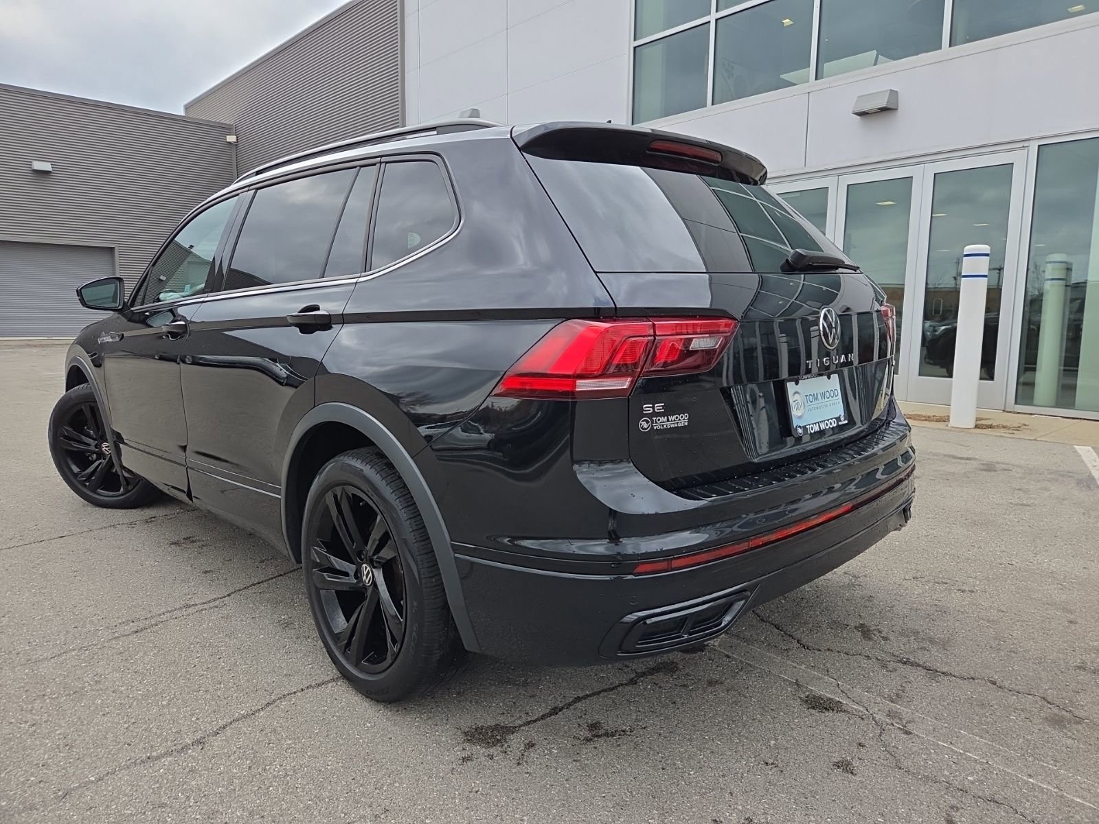 Certified 2023 Volkswagen Tiguan SE R-Line image 11