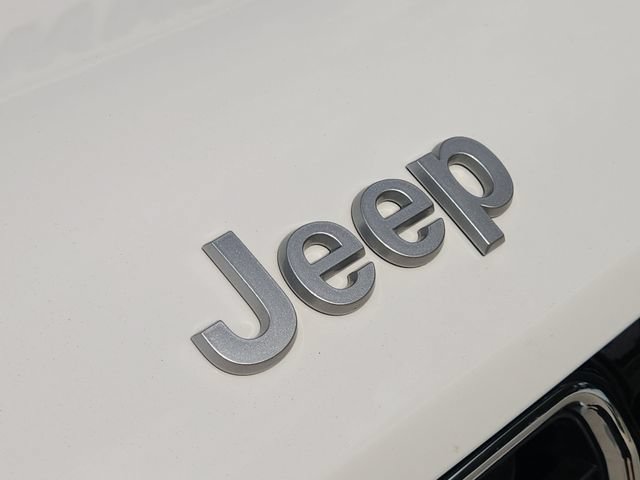 Certified 2025 Jeep Grand Cherokee Limited RWD image 13