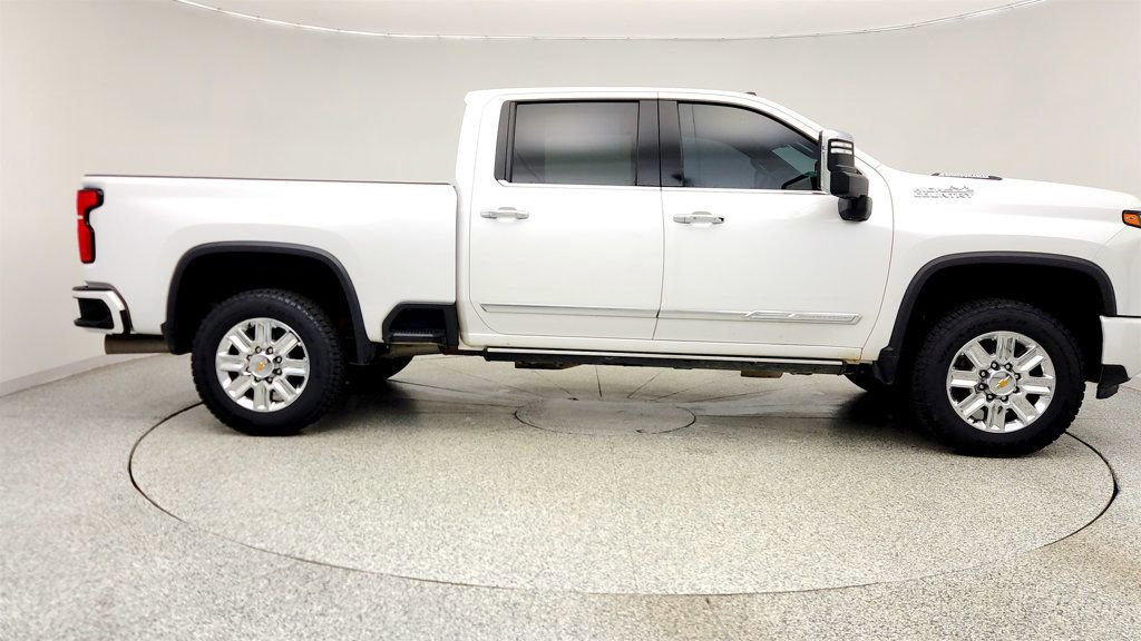 Used 2024 Chevrolet Silverado 2500 High Country w/ High Country Premium Package AWD/4WD image 4