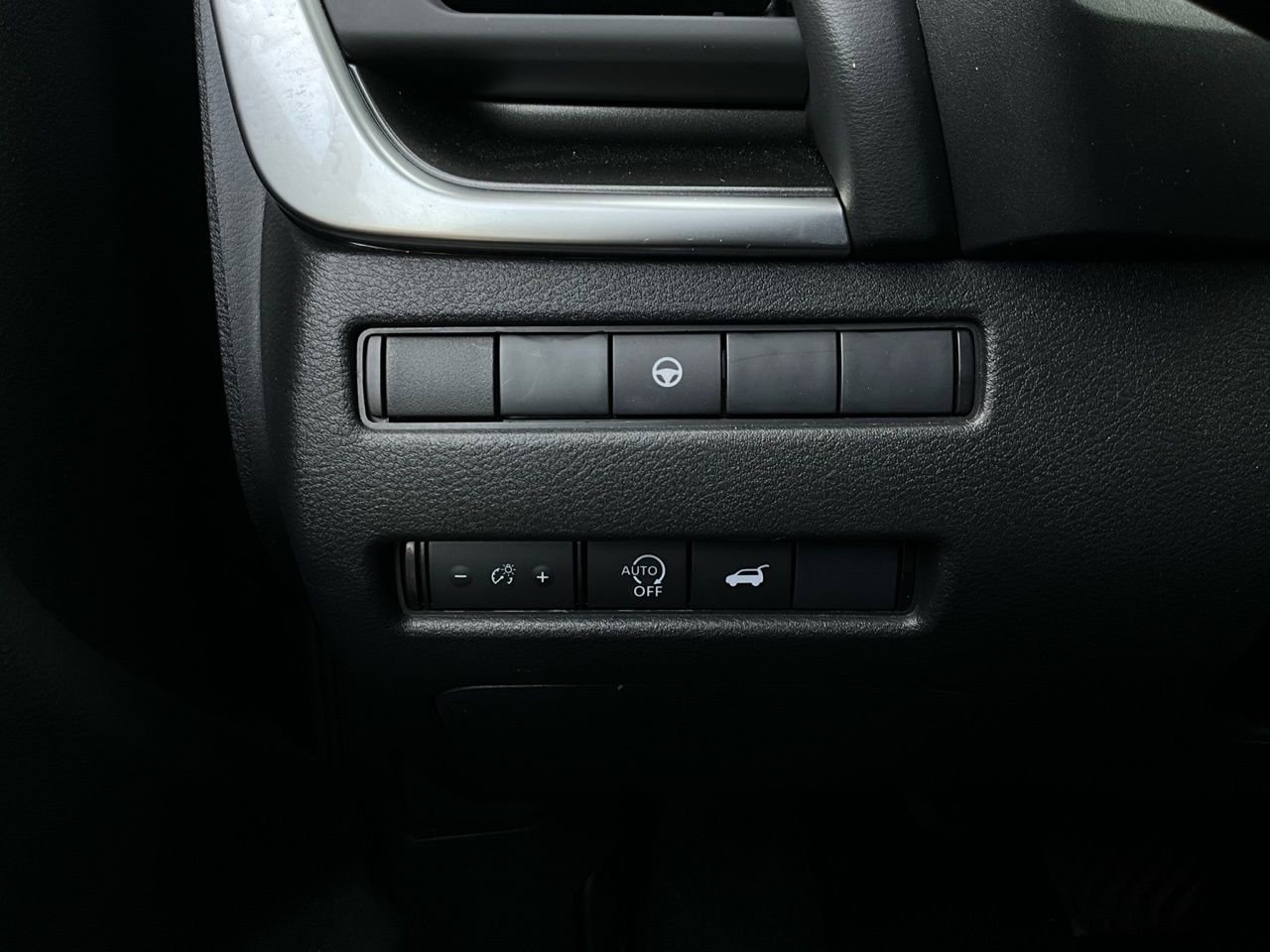 Used 2025 Nissan Rogue SV image 22