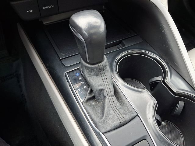 Used 2020 Toyota Camry SE w/ Moonroof Package image 14