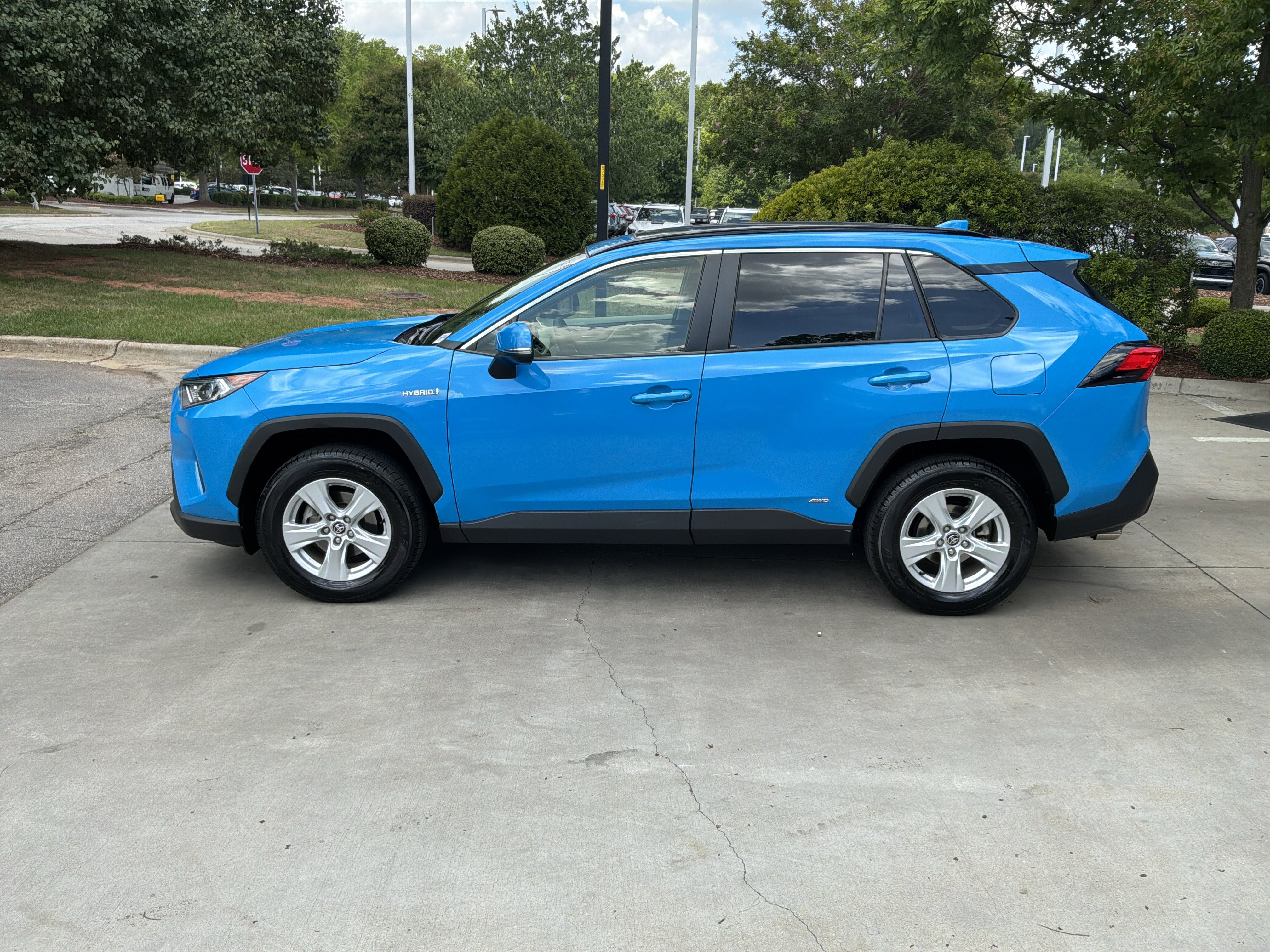 Used 2020 Toyota RAV4 XLE w/ Convenience Package AWD/4WD image 7