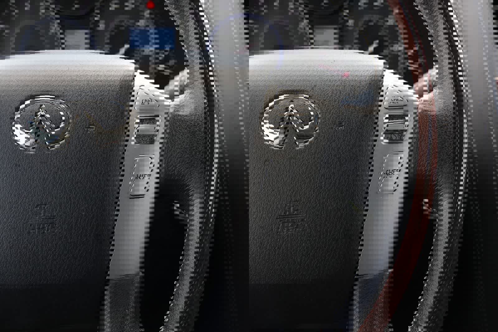 Used 2019 INFINITI QX80 Luxe w/ All-Season Package image 8