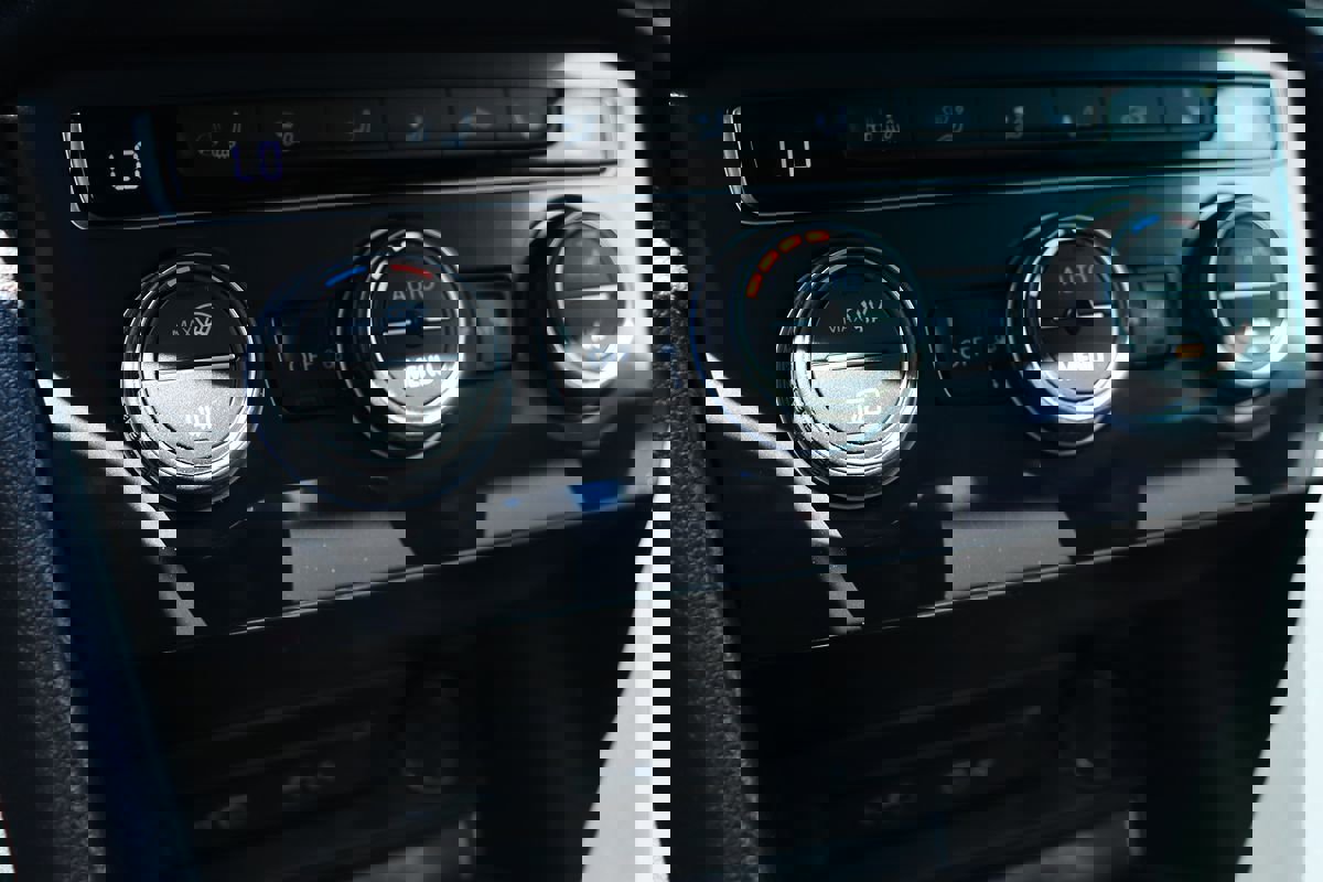 Used 2021 Volkswagen Tiguan SEL Premium R-Line image 57