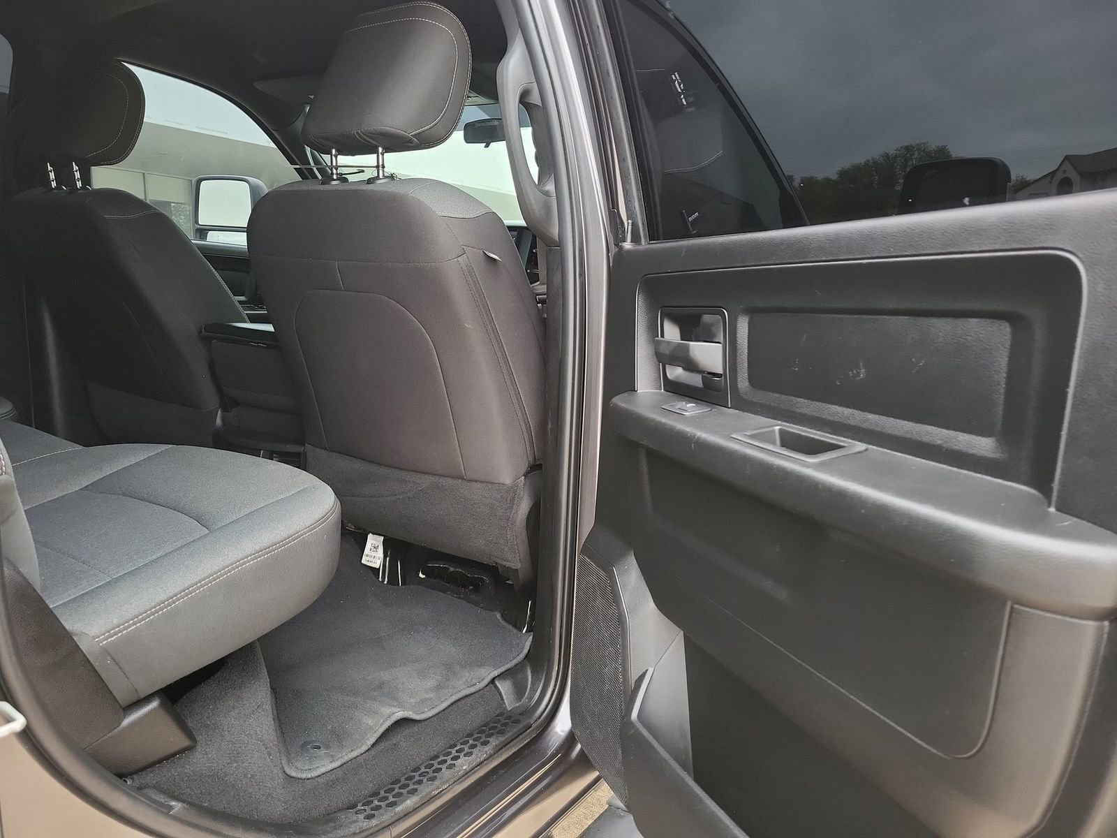 Used 2024 RAM 2500 Tradesman w/ Chrome Appearance Group image 24