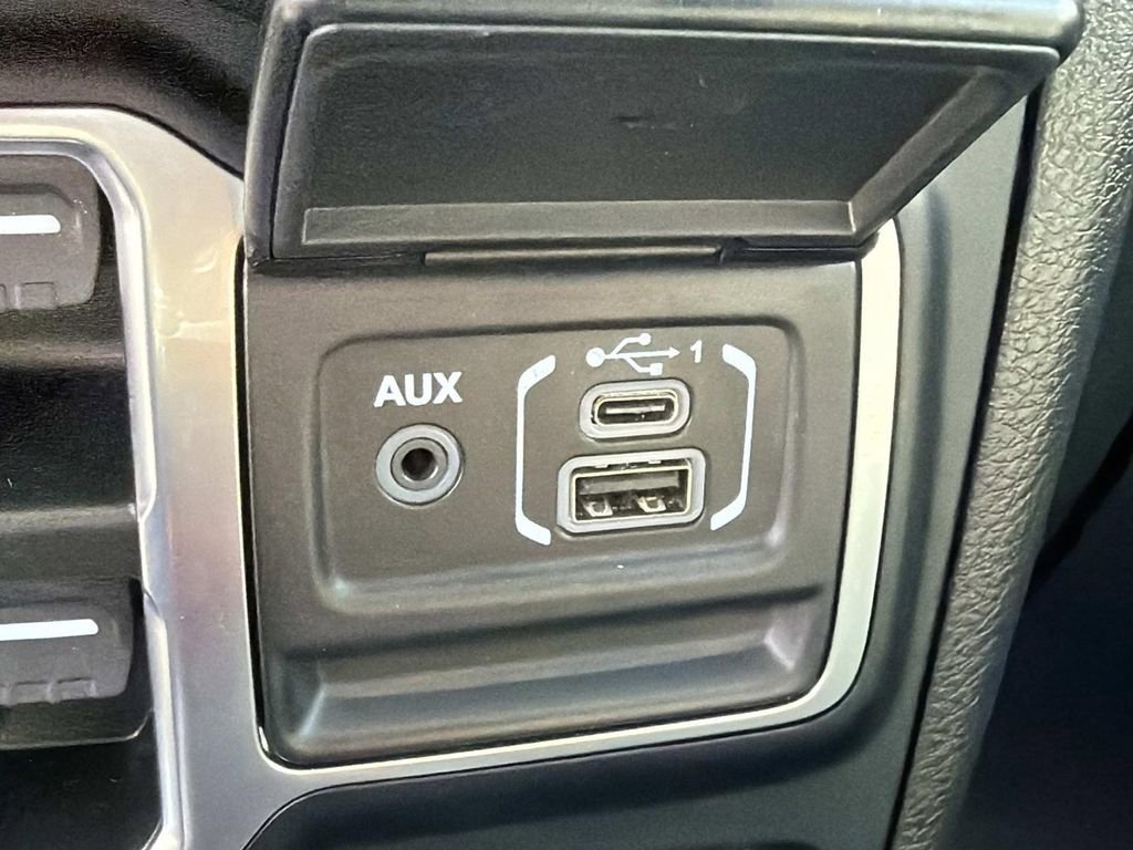 Used 2024 Jeep Wrangler Sahara w/ Technology Group AWD/4WD image 29