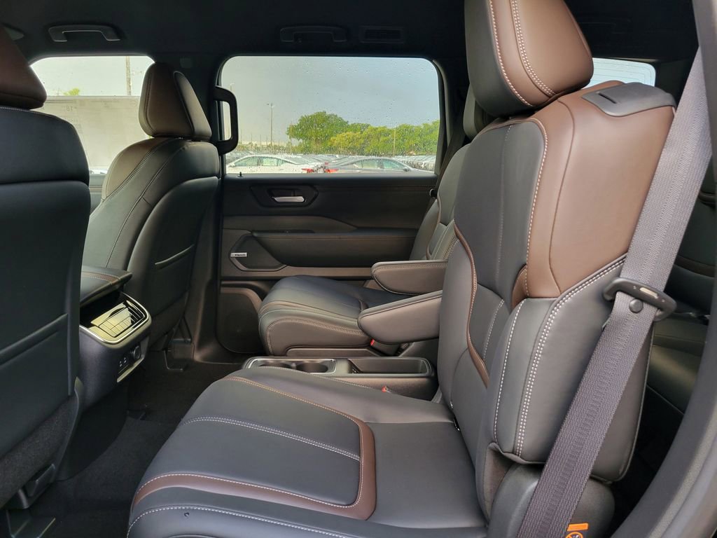 New 2026 Nissan Armada SL w/ Captain's Chari Seat Package RWD image 5