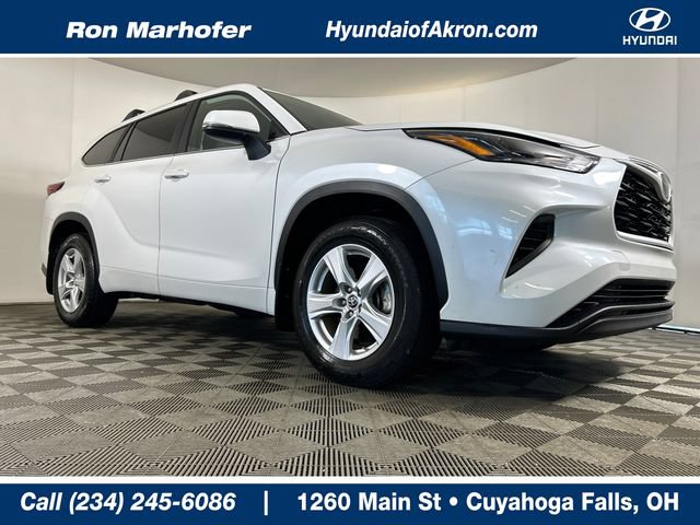 Used 2023 Toyota Highlander L FWD image 1