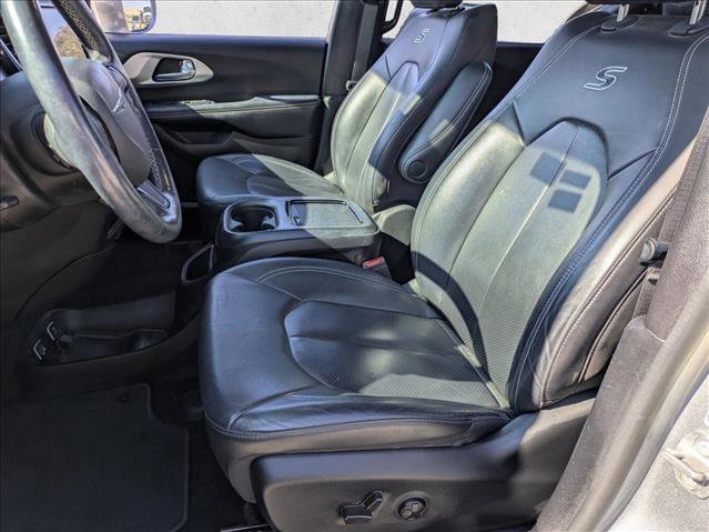 Used 2021 Chrysler Pacifica Touring-L w/ S Appearance Package image 13