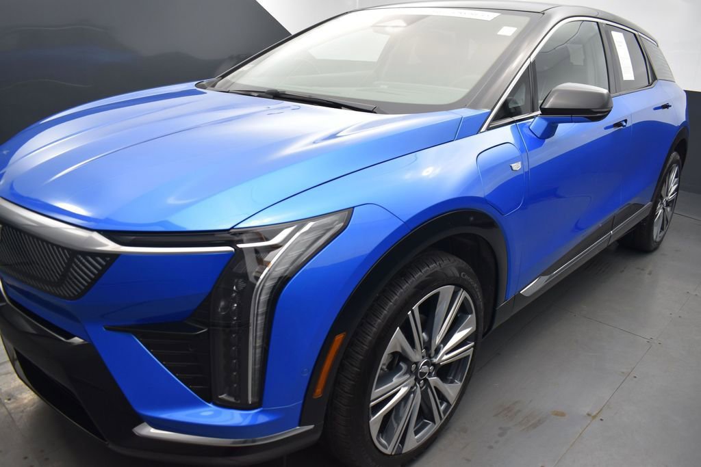 Certified 2025 Cadillac Optiq Luxury 2 AWD/4WD image 38