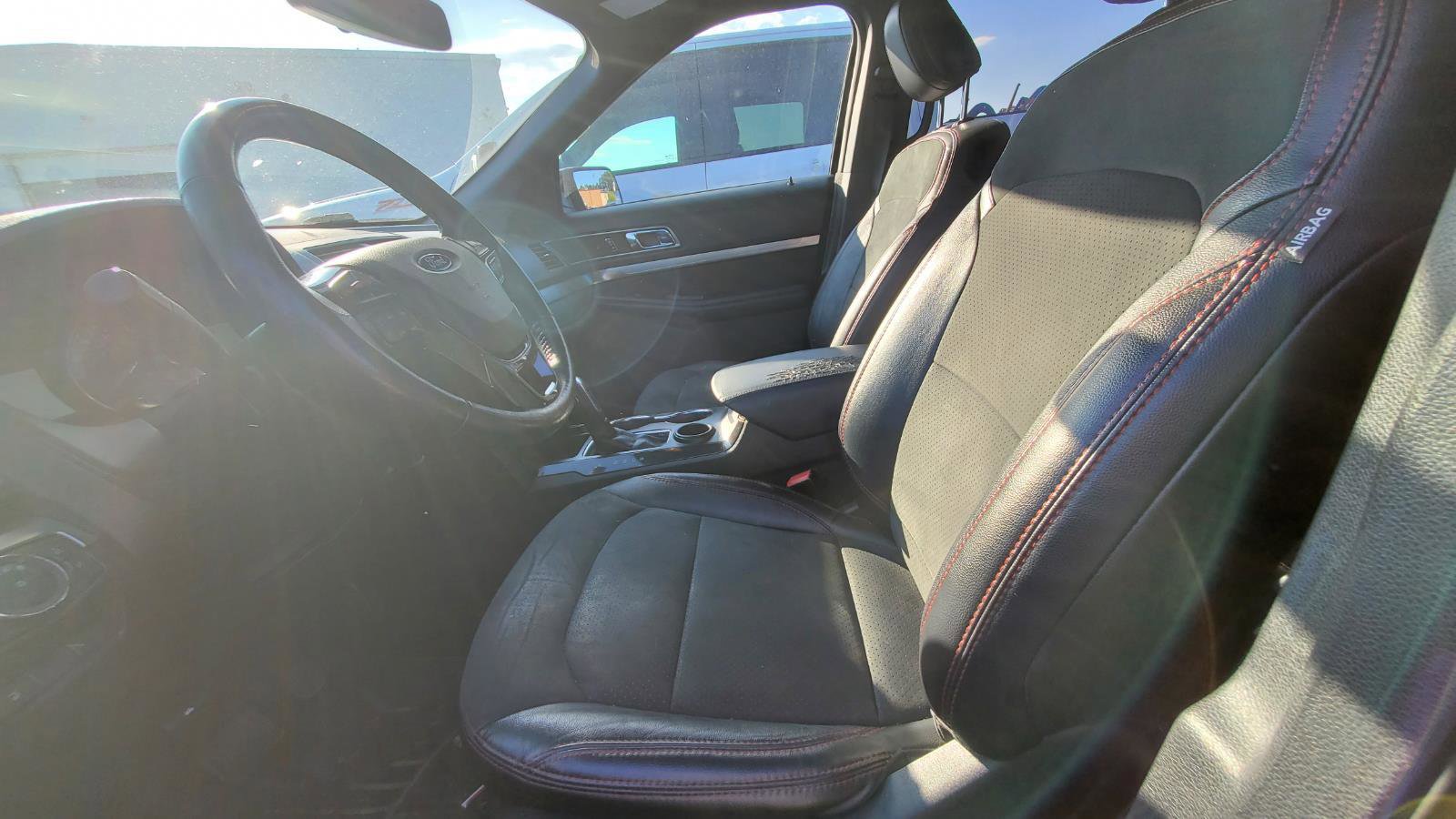 Used 2019 Ford Explorer XLT w/ Equipment Group 202A FWD image 3