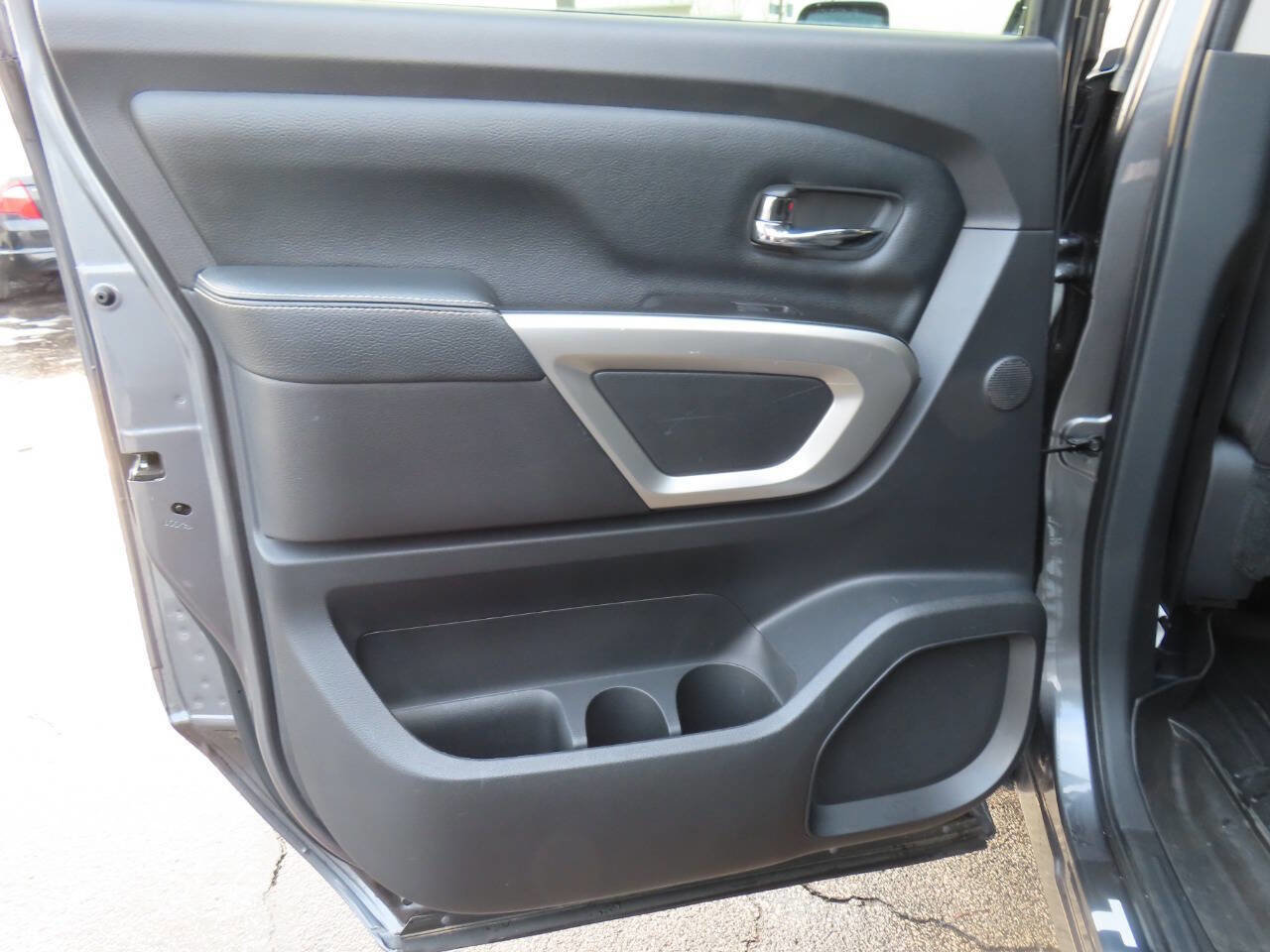 Used 2017 Nissan Titan PRO-4X image 29