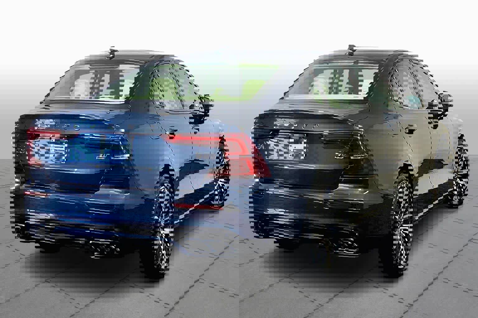 Used 2022 Volvo S60 B5 Momentum w/ Premium Package image 12