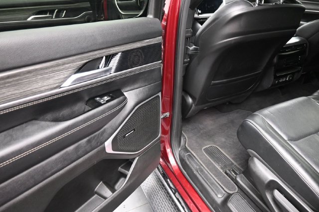 Used 2024 Jeep Wagoneer L Series II w/ Flexible Seating Group RWD image 23