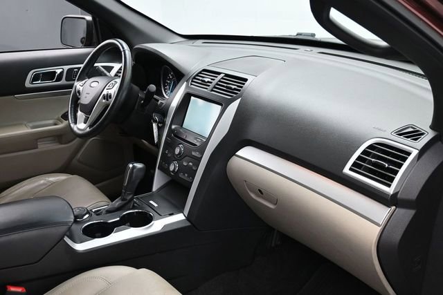 Used 2015 Ford Explorer XLT w/ Equipment Group 202B image 28