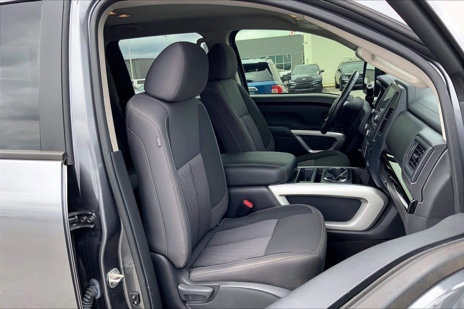 Used 2023 Nissan Titan SV w/ SV Convenience Package AWD/4WD image 9