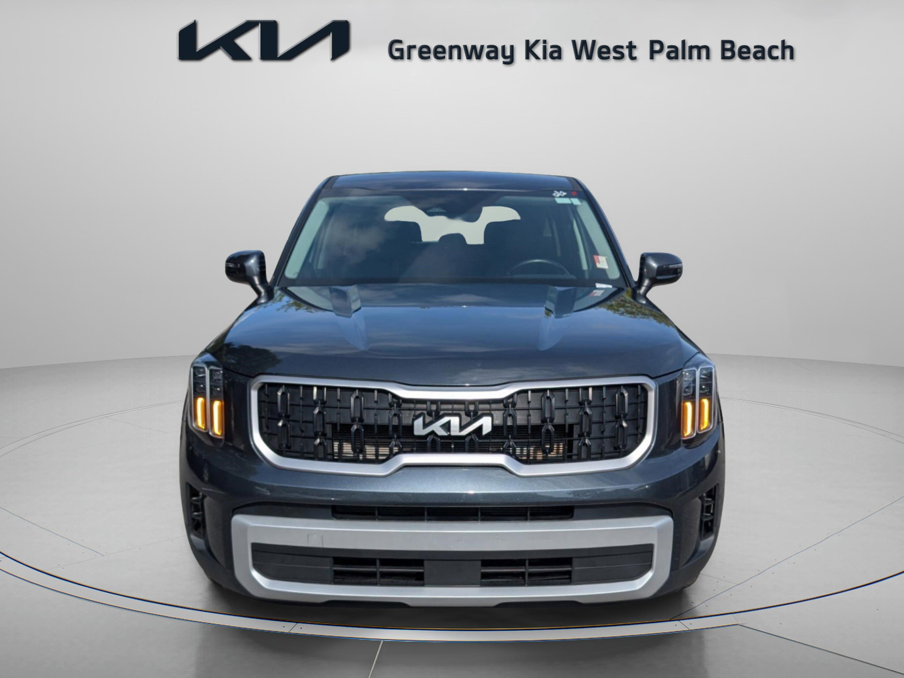 Certified 2024 Kia Telluride LX image 3