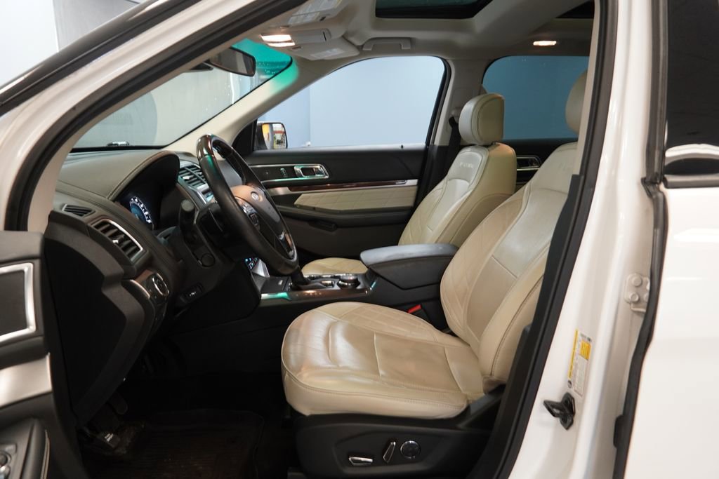 Used 2017 Ford Explorer Platinum image 6