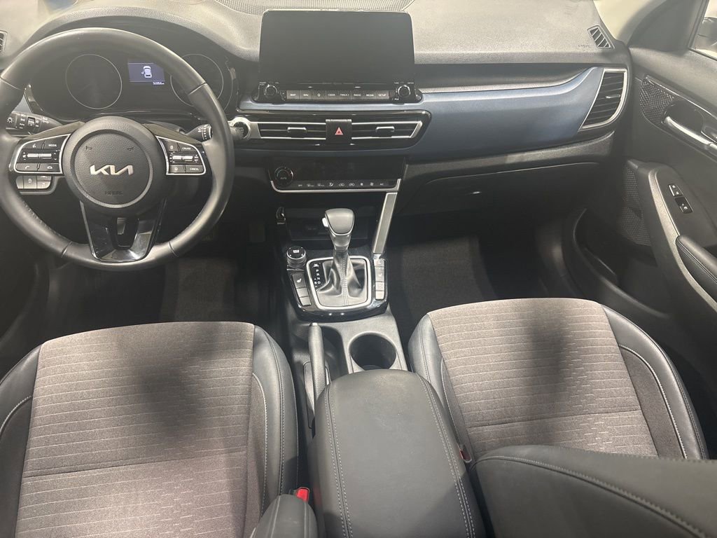 Used 2022 Kia Seltos Nightfall Edition image 6