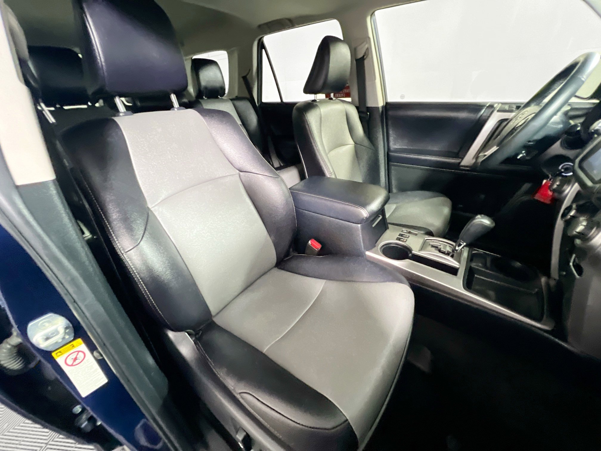 Used 2018 Toyota 4Runner SR5 Premium image 30