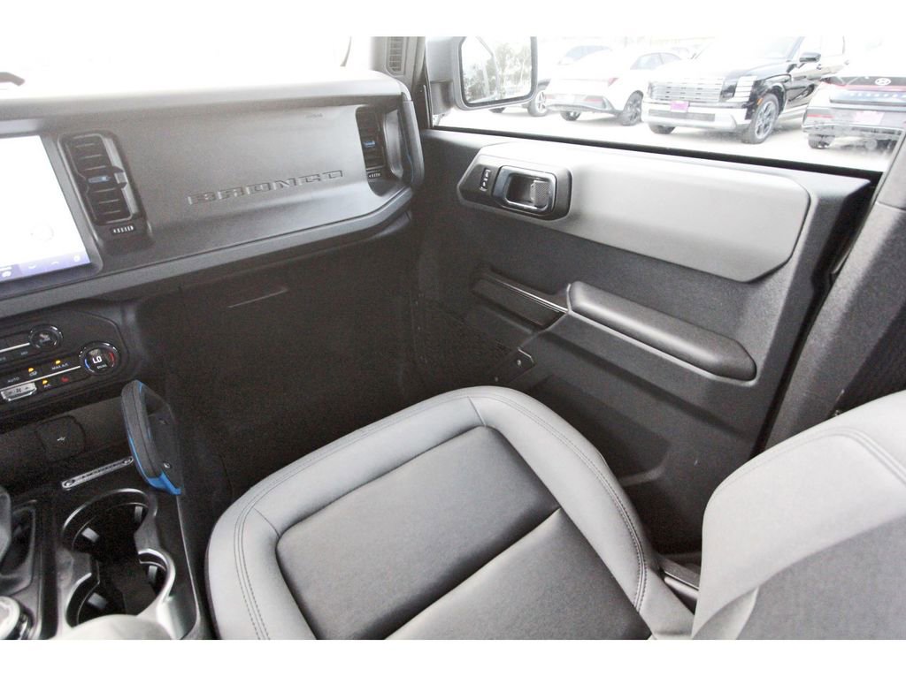 Used 2024 Ford Bronco Black Diamond image 13