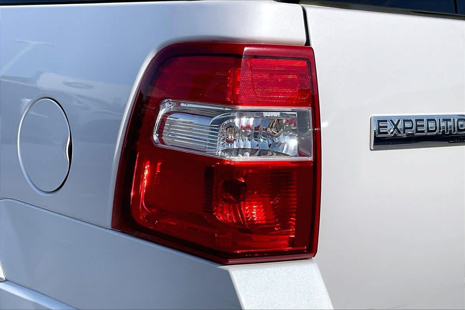 Used 2011 Ford Expedition Limited RWD image 24