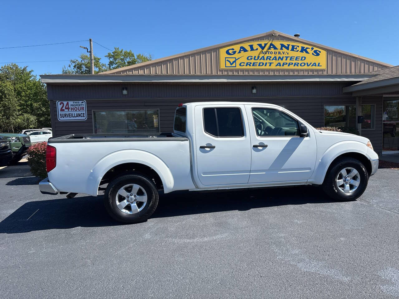 Used 2010 Nissan Frontier SE image 4