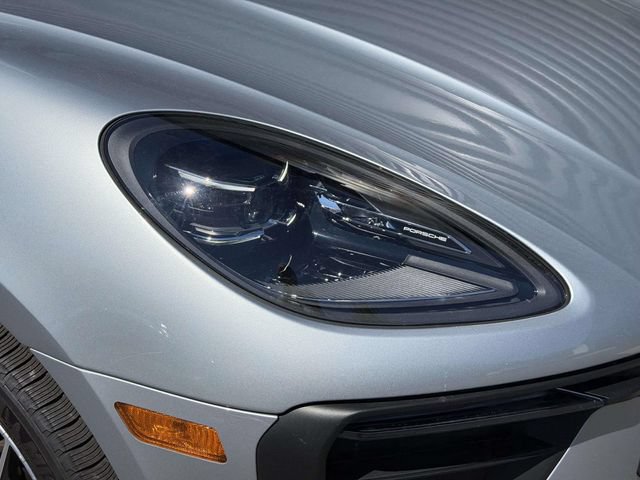 Used 2026 Porsche Macan AWD/4WD image 11