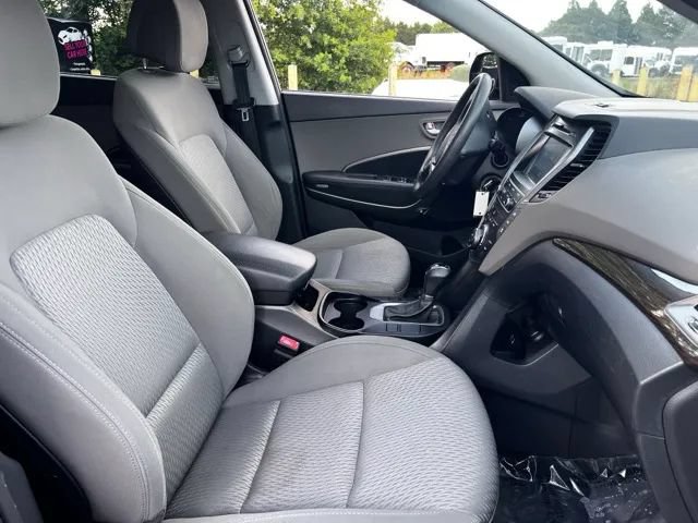 Used 2017 Hyundai Santa Fe SE AWD/4WD image 23