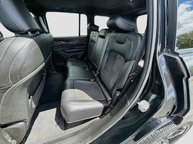 Used 2024 Jeep Grand Cherokee Altitude RWD image 26