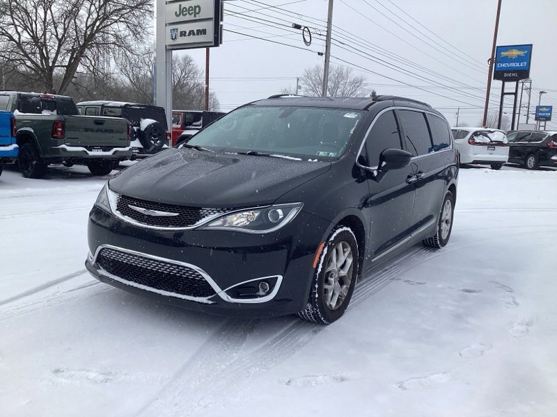 Used 2017 Chrysler Pacifica Touring-L image 3