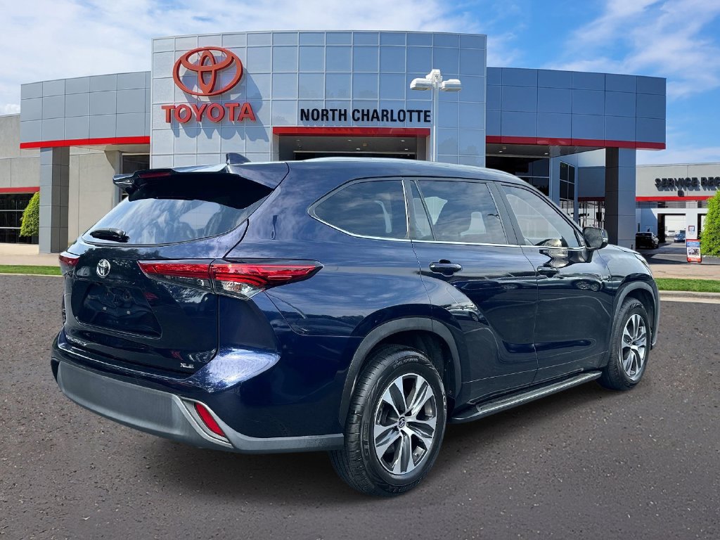 Used 2023 Toyota Highlander XLE FWD image 8