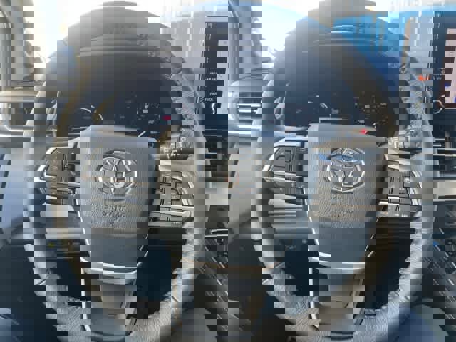 Used 2025 Toyota Sienna XLE w/ XLE Plus Package image 27