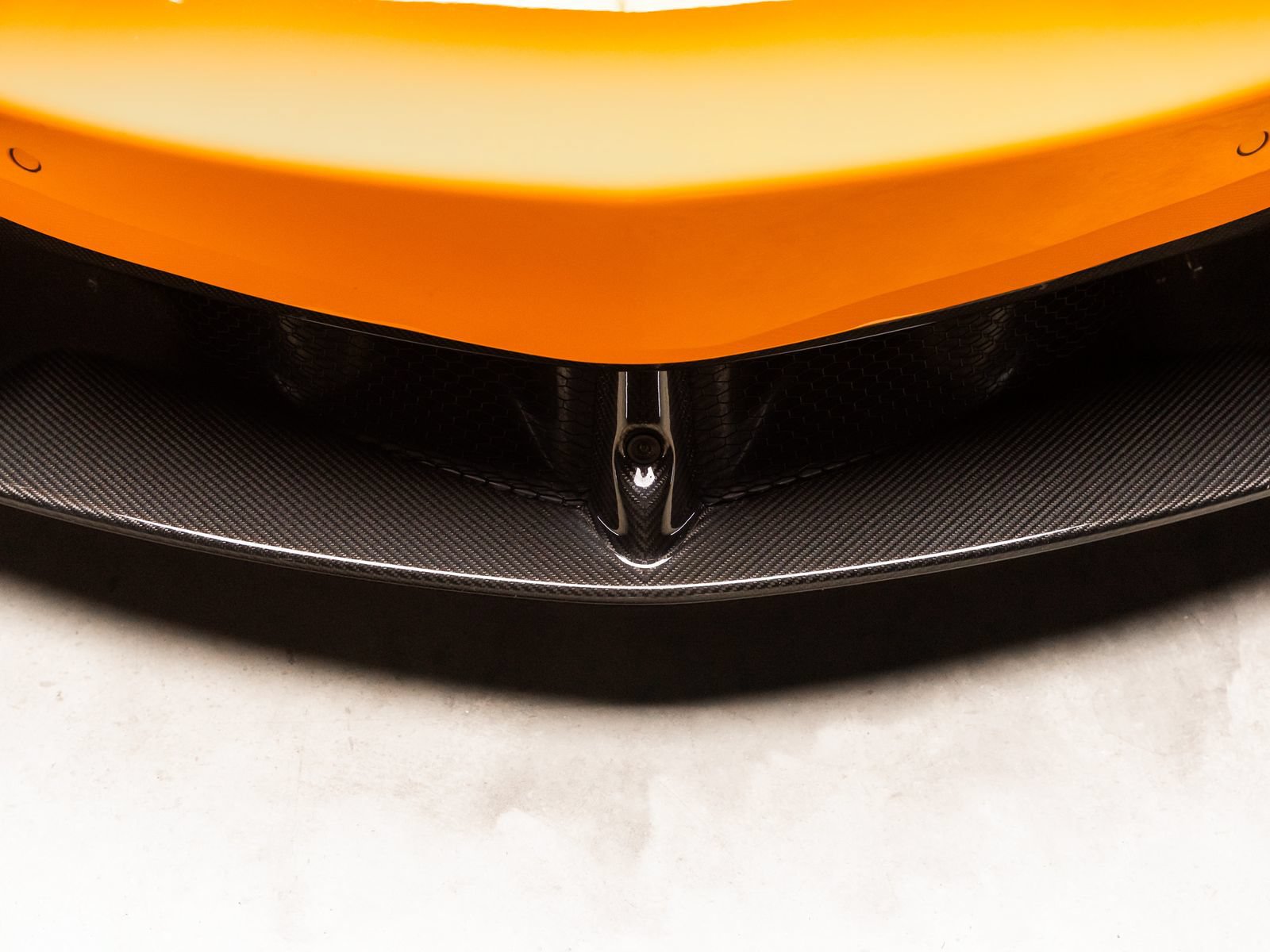 Used 2020 McLaren 620R RWD image 3