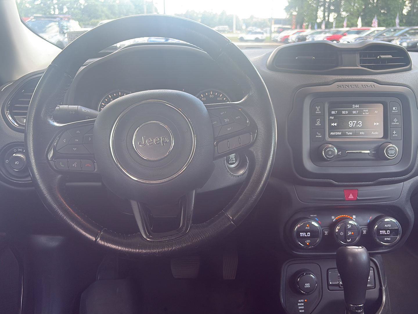 Used 2016 Jeep Renegade Latitude AWD/4WD image 20