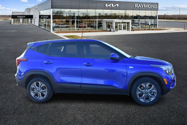 Certified 2024 Kia Seltos LX image 2