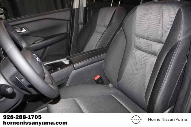 Used 2025 Nissan Rogue SV image 6