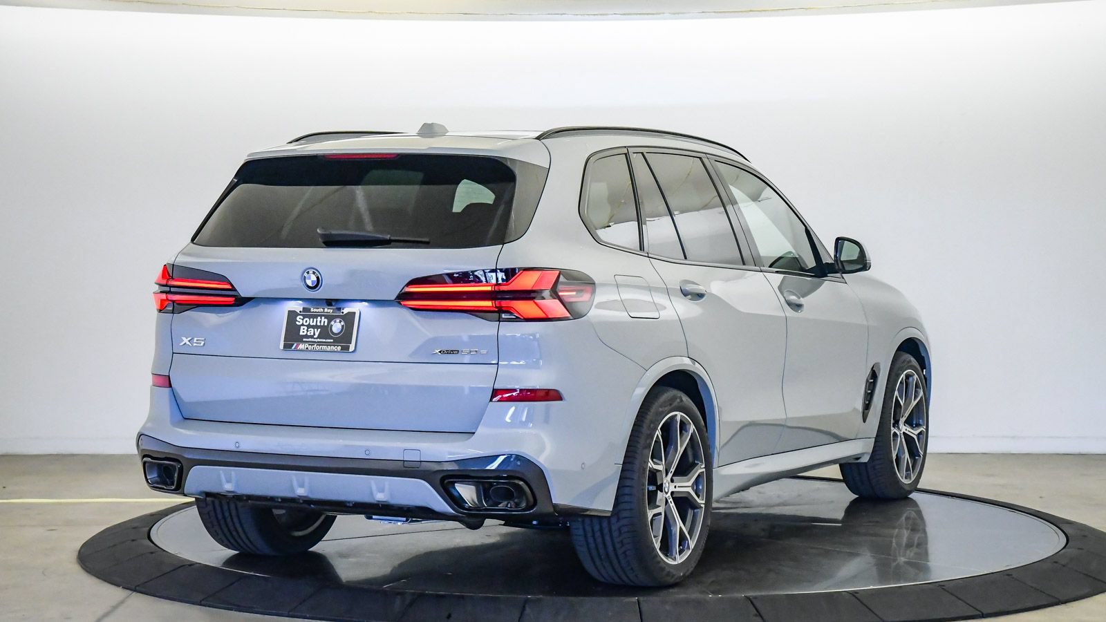 New 2026 BMW X5 xDrive50e w/ M Sport Package AWD/4WD image 5
