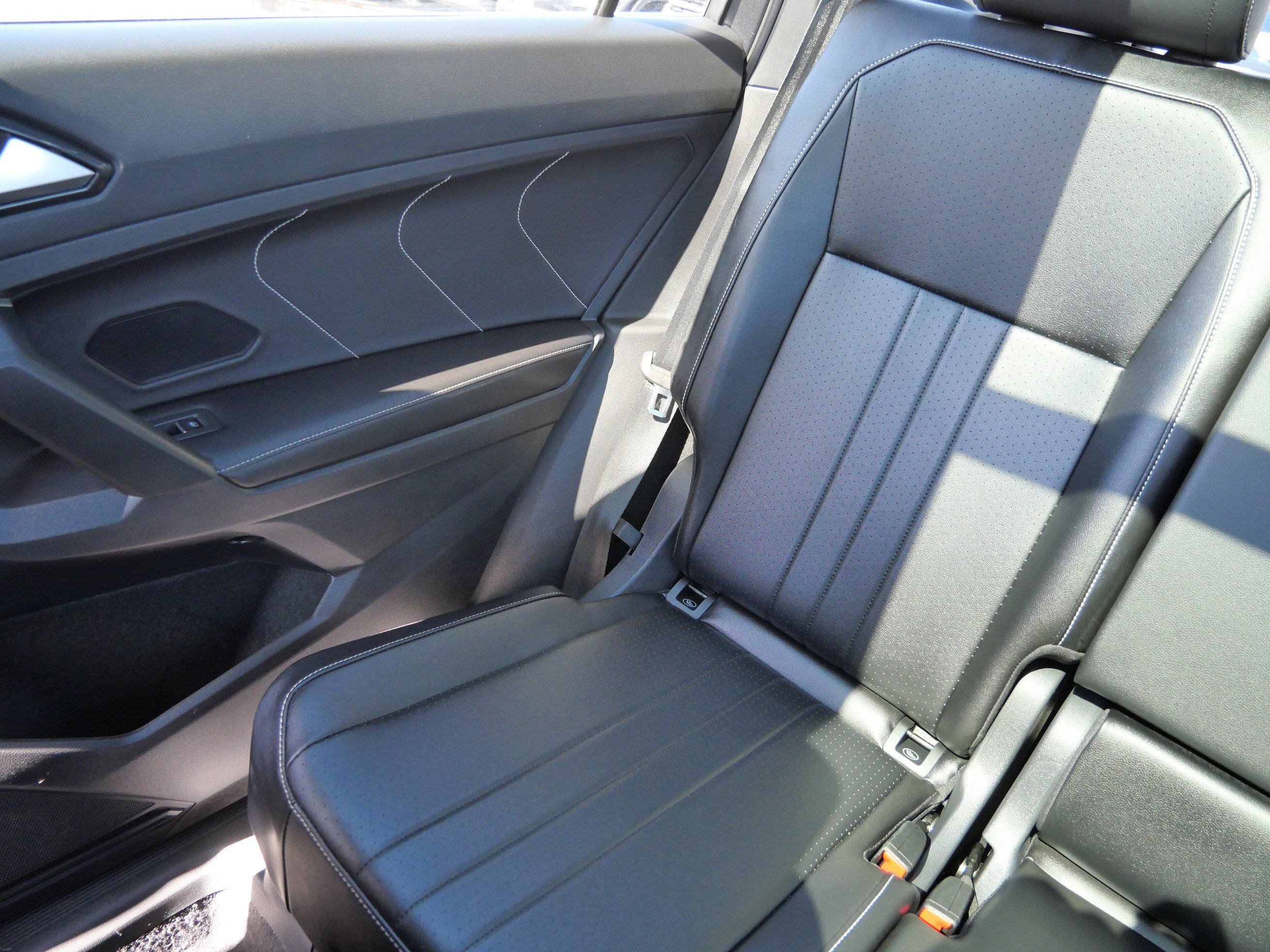 Certified 2023 Volkswagen Tiguan SE R-Line image 12