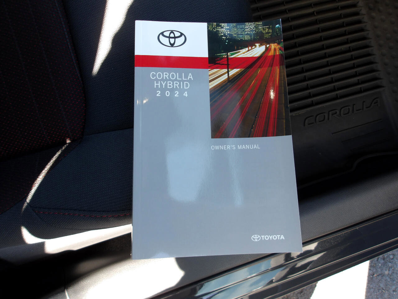 Used 2024 Toyota Corolla SE w/ SE Package AWD/4WD image 26