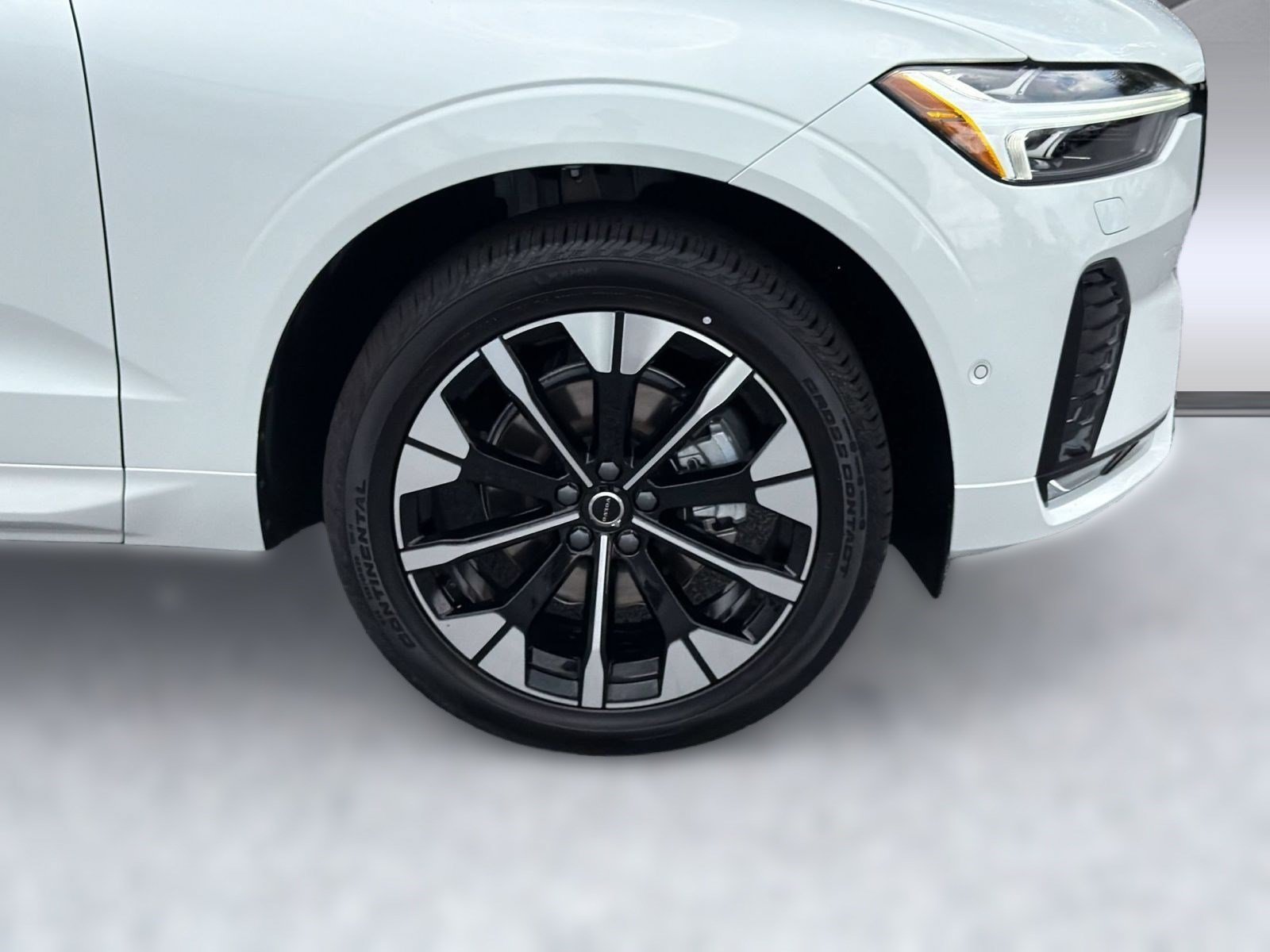 New 2026 Volvo XC60 B5 Ultra w/ Climate Package AWD/4WD image 12