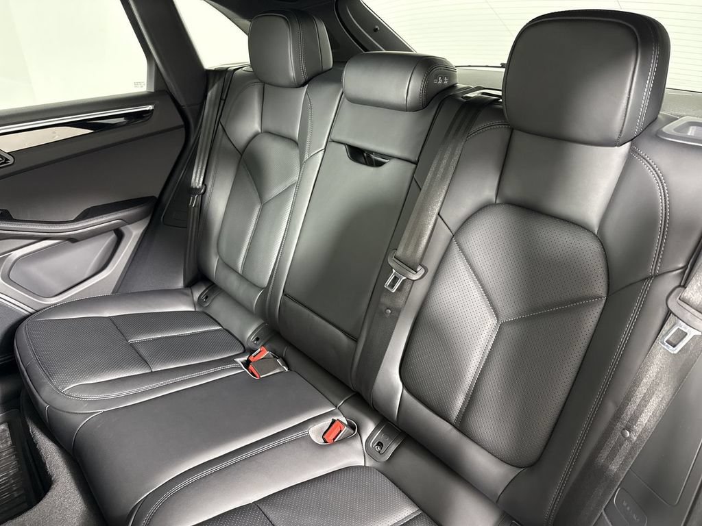 New 2026 Porsche Macan AWD/4WD image 22