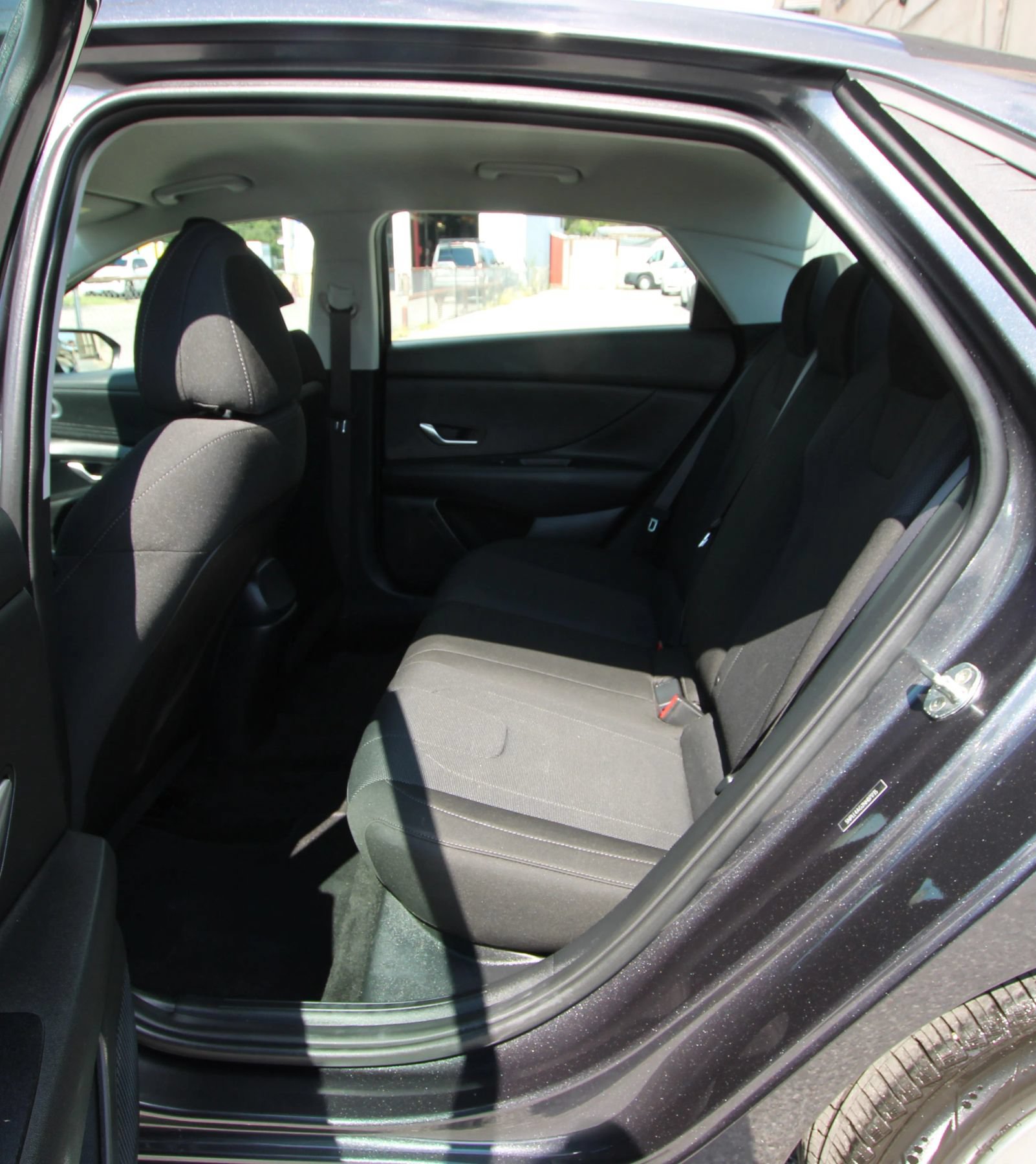 Used 2022 Hyundai Elantra SE FWD image 11